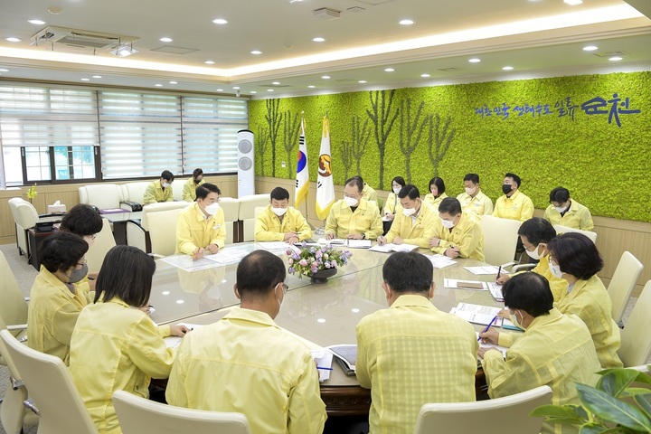 30일 전남 순천에서 이태원 압사 사고와 관련한 긴급 안전대책회의가 열리고 있다. 순천시 제공 *재판매 및 DB 금지