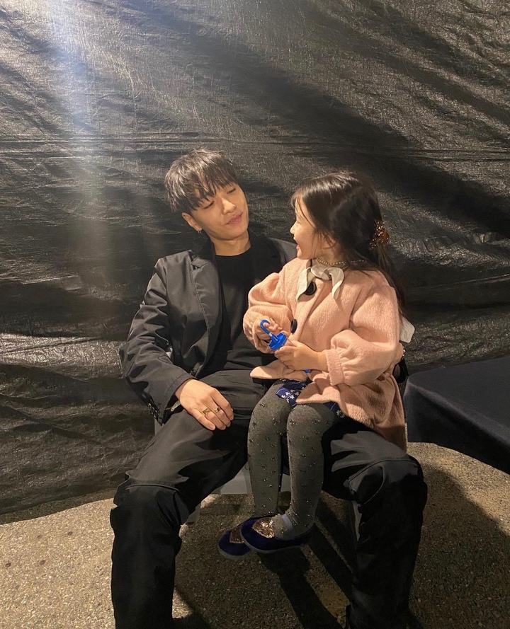 [서울=뉴시스] (왼쪽부터) 쌈디·조카 채채. 2022.10.31. (사진=인스타그램 제공) photo@newsis.com *재판매 및 DB 금지 *재판매 및 DB 금지