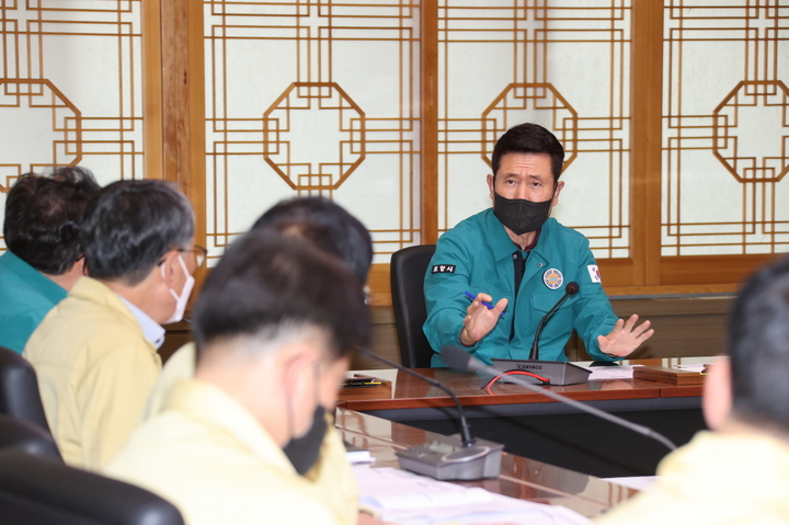 [포항=뉴시스] 강진구 기자 = 경북 포항시는 30일 오후 시청에서 서울 핼로윈 참사와 관련 긴급 대책회의를 열어 국가애도기간 중 모든 행사·축제를 최소나 연기하기로 했다.(사진=포항시 제공) 2022.10.31.photo@newsis.com *재판매 및 DB 금지