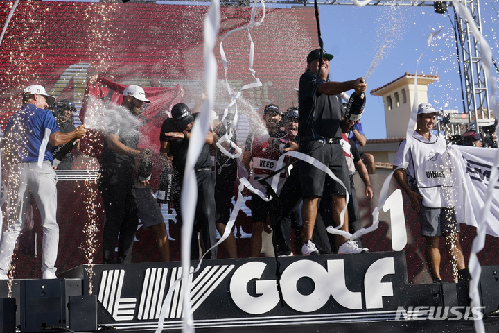 [도랄=AP/뉴시스]LIV 골프 시리즈. 2022.10.30.