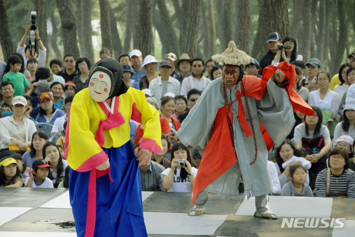 [서울=뉴시스] 하회별신굿탈놀이 (사진=문화재청 제공) 2022.11.01. photo@newsis.com