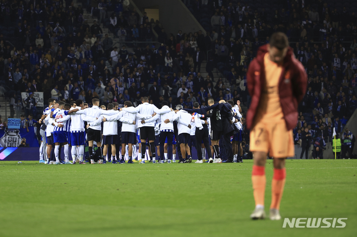 [포르투=AP/뉴시스]포르투, 조 1위로 16강 진출. 2022.11.01.