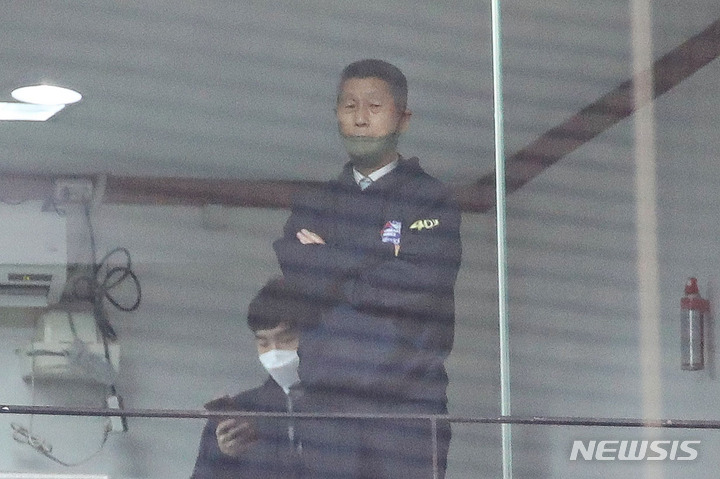 [인천=뉴시스] 권창회 기자 =2일 오후 인천 SSG랜더스필드에서 열린 2022 KBO 한국시리즈 2차전 키움 히어로즈와 SSG 랜더스의 경기,김성근 전 감독이 경기장을 찾아 경기를 관람하고 있다. 2022.11.02. kch0523@newsis.com