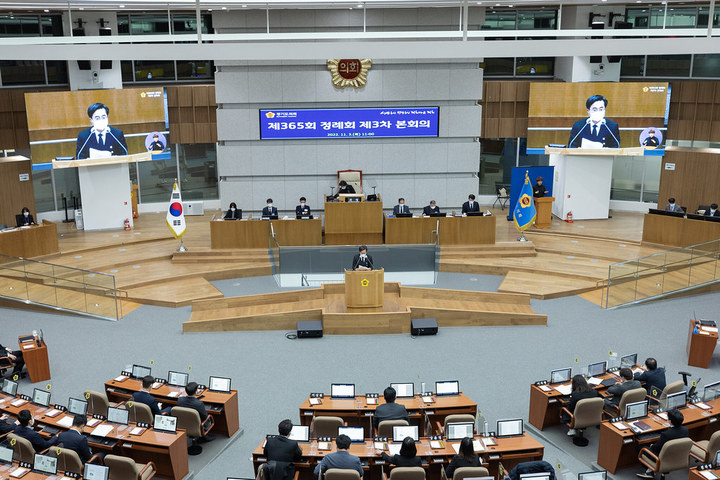 [수원=뉴시스] 경기도의회 제365회 정례회 제3차 본회의 시정연설하는 김동연 경기도지사. (사진=경기도 제공) *재판매 및 DB 금지