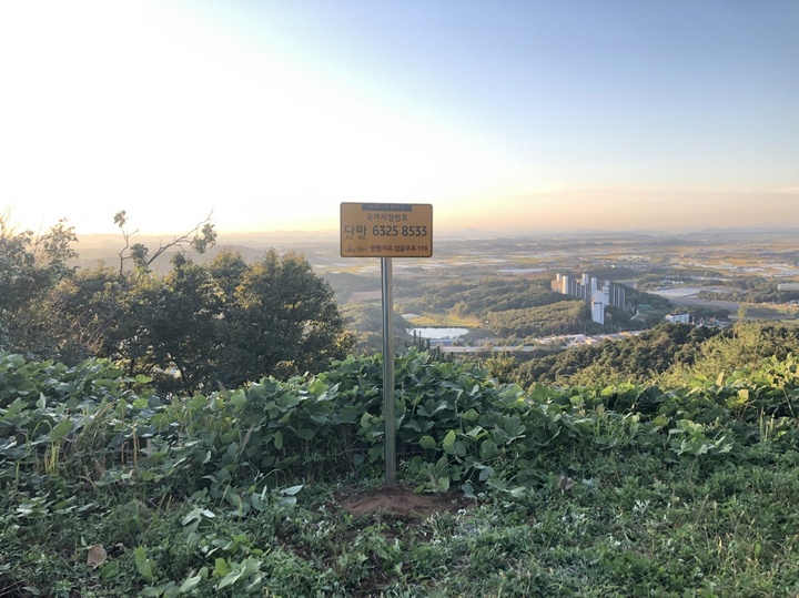 [익산=뉴시스] 강명수 기자 =전북 익산시는 재난 위험지역에서 위치를 쉽게 파악할 수 있는 국가지점번호판을 확대·설치하고 있다고 3일 밝혔다. (사진 =익산시 제공) 2022.11.03. photo@newsis.com *재판매 및 DB 금지