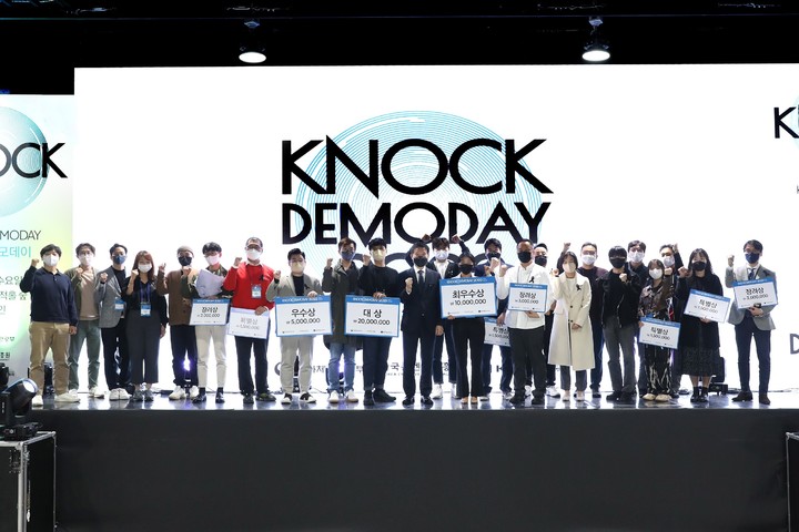 콘텐츠 피칭 플랫폼 '케이녹(KNock) 데모데이 2022'가 지난 2일 마무리된 가운데 뉴코어·텐핑거스·라라스테이션이 대상과 최우수상, 우수상을 수상했다. 2022.11.02. (사진=한국콘텐츠진흥원 제공) photo@newsis.com *재판매 및 DB 금지