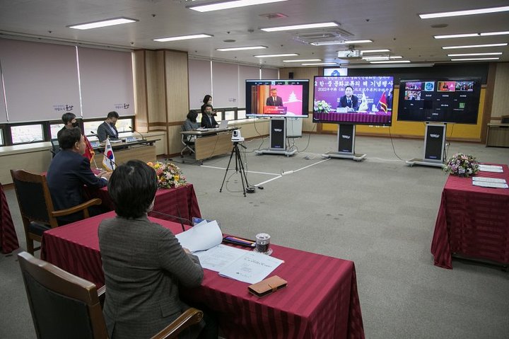 전북 군산시청 상황실에서 '2022 한·중 문화교류의 해 기념행사'가 양저우시와 화상으로 개최되고 있다. (사진=군산시 제공) *재판매 및 DB 금지