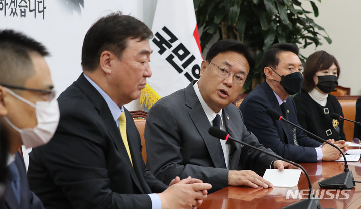 [서울=뉴시스] 전진환 기자 = 정진석 국민의힘 비상대책위원장이 지난 4일 서울 여의도 국회에서 싱하이밍 주한 중국대사를 접견, 인사말을 하고 있다. 2022.11.04. amin2@newsis.com