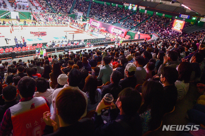 [서울=뉴시스]여자프로농구 부산 BNK의 홈 부산사직체육관 (사진 = WKBL 제공)