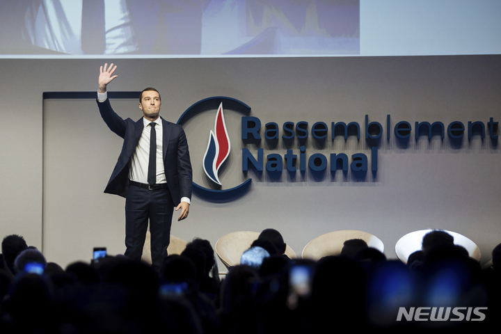 [파리= AP/뉴시스] 프랑스 극우파 정당 국민연합의 새 대표로 선출된 조르당 바르델라(27) 유럽의회 의원.&nbsp; 