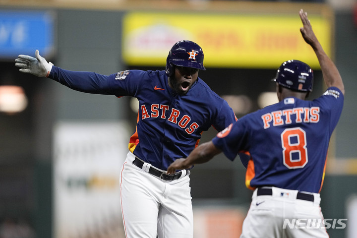[휴스턴=AP/뉴시스] 메이저리그(MLB) 휴스턴 애스트로스의 요르단 알바레스. 2022.11.06