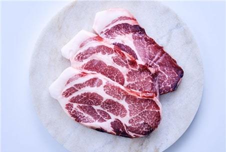 농공상융합형 중소기업 인큐시스의 대표상품 ‘드라이에이징 돼지 목살’ (제공 = 오아시스마켓) 2022.11.07. *재판매 및 DB 금지