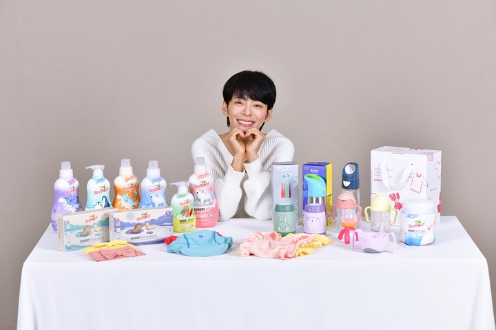 [서울=뉴시스] 바베파파 모델로 발탁된 배우 정혜인과 바베파파 제품 이미지. (사진=바베파파 제공) 2022.11.07. photo@newsis.com *재판매 및 DB 금지