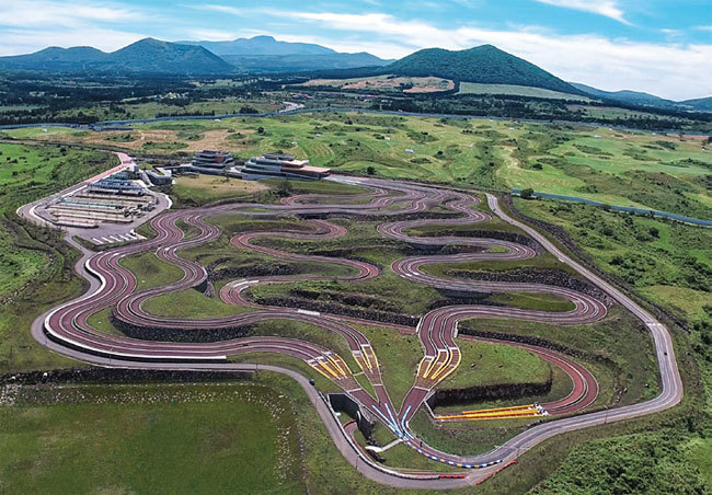 [부산=뉴시스] (주)모노리스가 600억원을 투자해 14만㎡규모로 2020년 개장한 제주 애월읍의 '9.81파크' 전경.(사진=모노리스 제공) *재판매 및 DB 금지