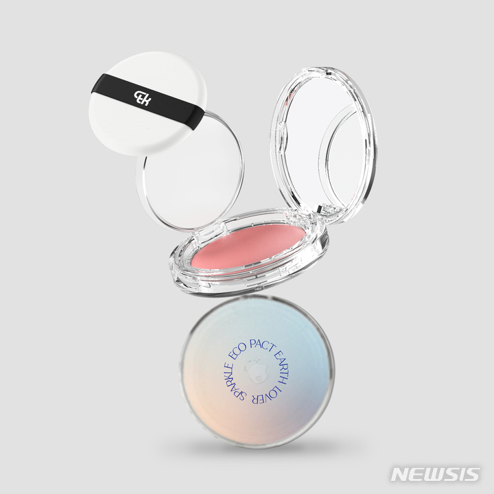 [서울=뉴시스] 씨티케이 친환경 화장품 용기 ‘에코 팩트’. (사진=씨티케이 제공) 2022.11.09. photo@newsis.com