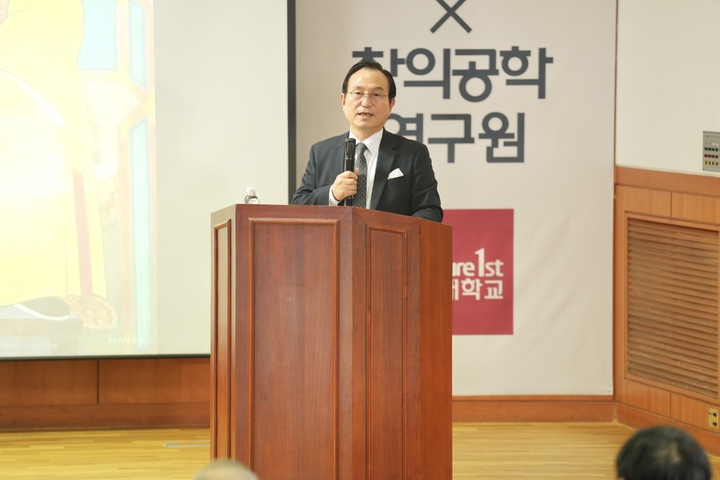 박상돈 천안시장은 9일 호서대 천안캠퍼스에서 시민들을 대상으로 ‘디지털 창의 토크콘서트’를 진행했다. (사진= 천안시 제공) 2022.11.09. photo@newsis.com  *재판매 및 DB 금지