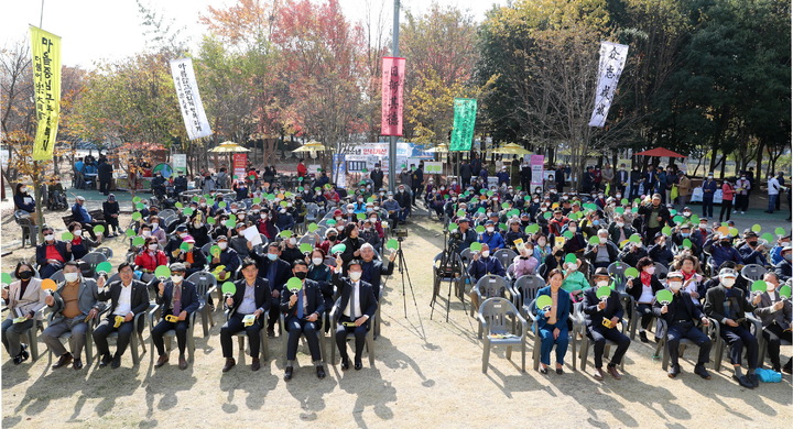 [광주=뉴시스] 이영주 기자 = 광주 광산구는 9일 더불어락노인복지관에서 대동회와 예술제를 개최했다. (사진 = 광주 광산구 제공) 2022.11.09. photo@newsis.com *재판매 및 DB 금지