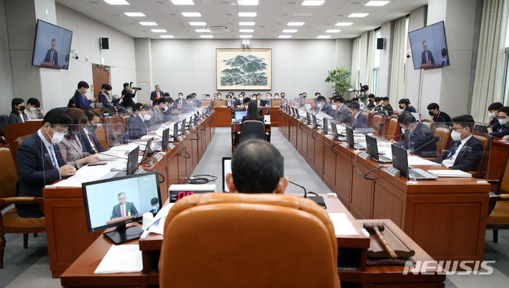 [서울=뉴시스] 김선웅 기자 = 9일 서울 여의도 국회에서 운영위원회 전체회의가 열리고 있다. 2022.11.09. mangusta@newsis.com