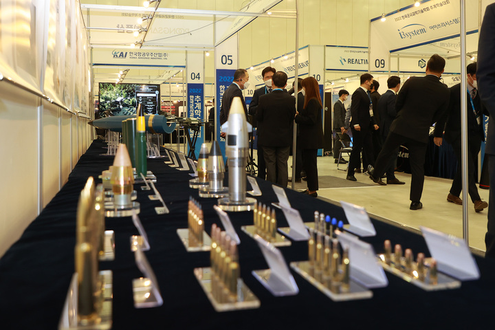 [대전=뉴시스]‘2022 한국군사과학기술학회 추계학술대회'가 열리고 있는 대전컨벤션센터에서 방위산업 기업들의 제품이 전시되고 있다. (사진= 대전시 제공)&nbsp; *재판매 및 DB 금지