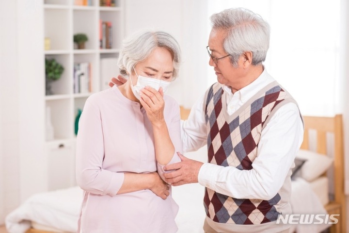 [서울=뉴시스] 면역항암제가 조기 폐암의 새로운 치료 옵션으로 확대 승인 받으며 환자와 의료진의 기대를 받고 있다. 사진은 기사 내용과 무관. (사진= 건강보험심사평가원 제공) 2022.11.10