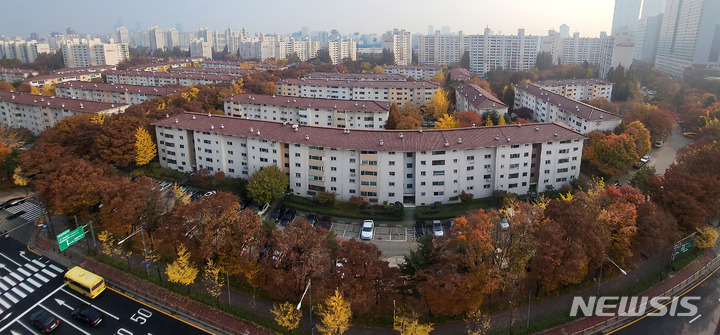 [서울=뉴시스] 추상철 기자 = 지난해 11월10일 오후 서울 양천구 목동 아파트 단지. 2022.11.10. scchoo@newsis.com