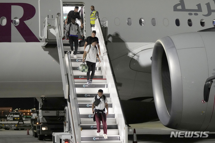 [도하=AP/뉴시스]미국 축구대표팀, 제일 먼저 카타르 입성