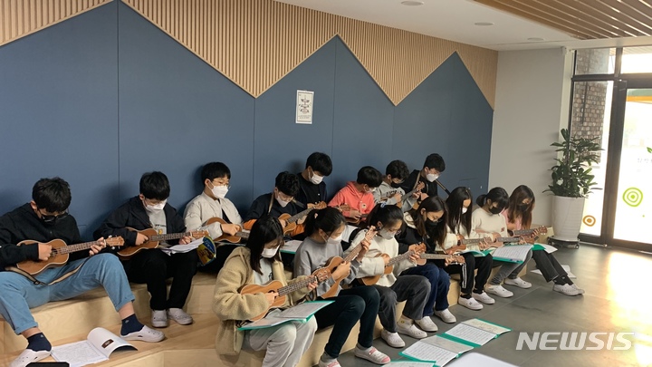 우쿨렐레 공연 현장.