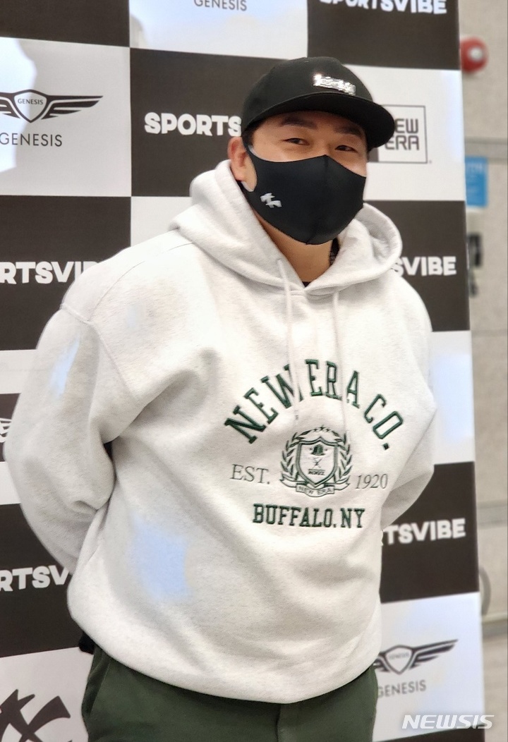 [인천공항=뉴시스] 김주희 기자 = 피츠버그 파이리츠 최지만이 12일 인천국제공항을 통해 귀국했다. 2022.11.12.