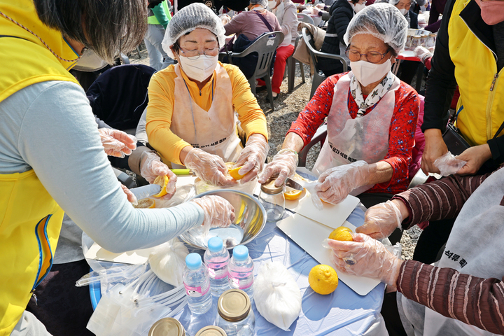 '2022 고흥 유자석류 축제' 유자청 담그기 체험. 고흥군 제공 *재판매 및 DB 금지