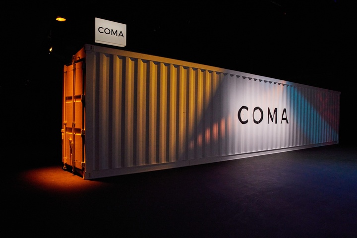 [서울=뉴시스]'다크필드' 3부작 중 '코마' 공연이 이뤄지는 컨테이너 세트. (사진=LG아트센터 서울/김윤희 제공) 2022.11.15. photo@newsis.com *재판매 및 DB 금지