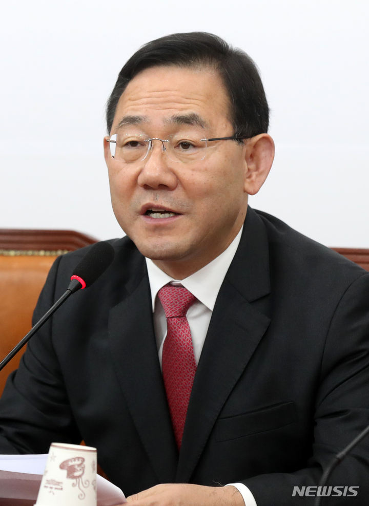 [서울=뉴시스] 고범준 기자 = 주호영 국민의힘 원내대표가 14일 오전 서울 여의도 국회에서 열린 비상대책위원회의에서 발언하고 있다. 2022.11.14. bjko@newsis.com