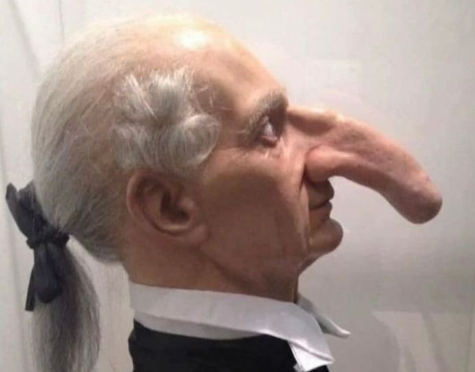 [서울=뉴시스] 영국 데일리스타는 14일(현지시간) 역사상 가장 거대한 코의 비공식 기록을 가지고 있는 토머스 웨더스에 대해서 보도했다. 토머스의 코 크기는 19㎝에 달했던 것으로 추정된다. 사진은 영국 더비셔주 박물관에 전시된 토머스의 밀랍 모형 (사진출처: 트위터 캡처) 2022.11.15. *재판매 및 DB 금지