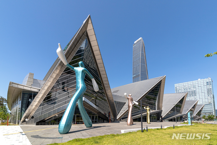 [인천=뉴시스] 이루비 기자 = 인천 연수구 송도컨벤시아 전경. (사진=인천관광공사 제공) 2022.11.15. photo@newsis.com *재판매 및 DB 금지