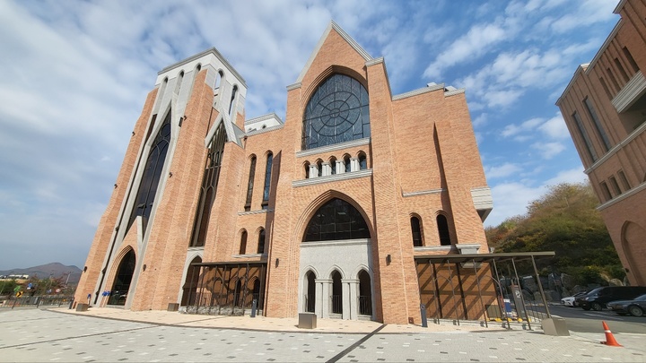 [뉴시스=세종]세종시 반곡동에 있는 천주교 대전 교구 전경. 2022.11.15. ssong1007@newsis.com *재판매 및 DB 금지