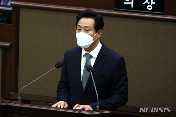 [서울=뉴시스] 추상철 기자 = 오세훈 서울시장이 지난 15일 오후 서울 종로구 서울시의회 본회의장에서 열린 '제315회 시의회 정례회'에서 시정연설을 하고 있다. 2022.11.21. scchoo@newsis.com
