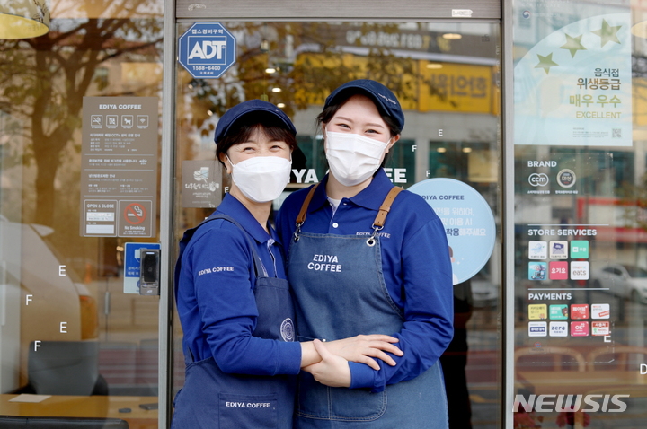 이디야커피, 10년간 알바생 4334명에게 희망기금 28억 전달