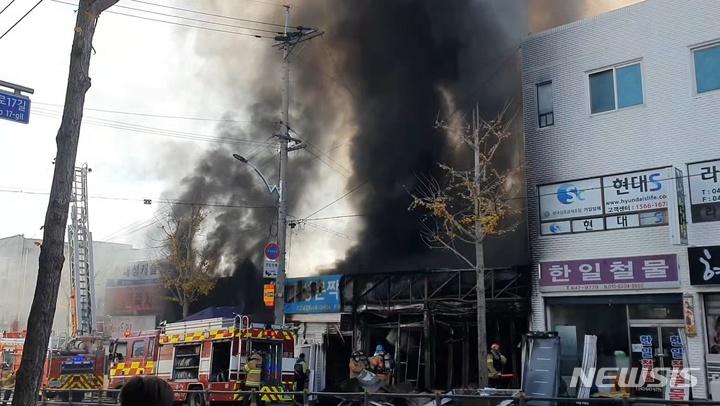 제천서 주차 차량·점포 등 화재 잇따라