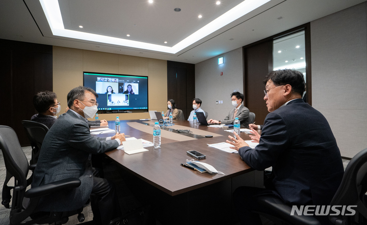 [서울=뉴시스] 한국무역협회(KITA)는 지난 16일 오후 서울 강남구 트레이드타워에서 ‘제1회 글로벌 통상 포럼’을 개최했다.(사진=한국무역협회 제공) 2022.11.17 photo@newsis.com