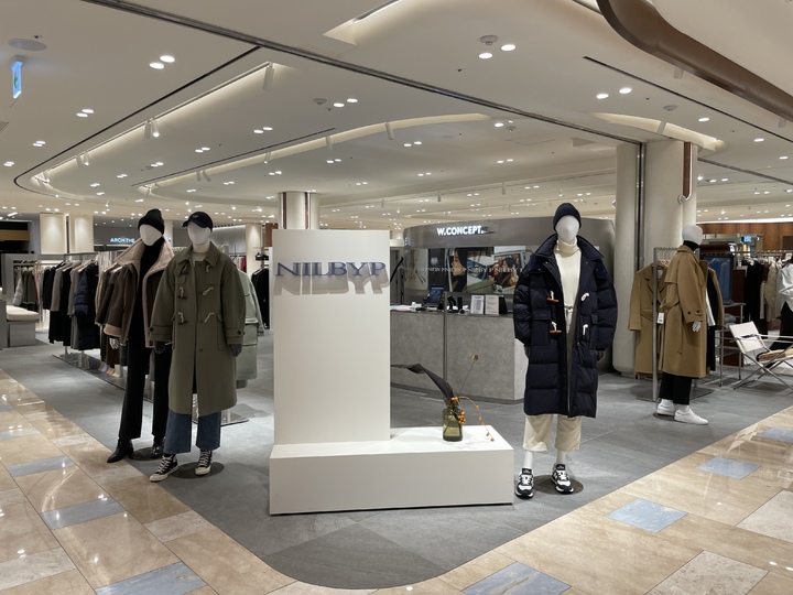 [서울=뉴시스] 박미선 기자=17일 닐바이피 팝업스토어가 열리는 W컨셉 신세계백화점 강남점 모습 *재판매 및 DB 금지