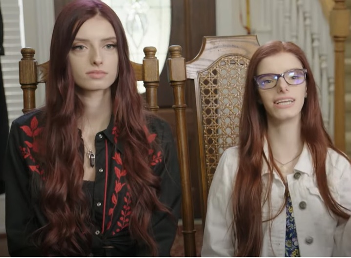 [서울=뉴시스] 시에나는 항상 자신을 지지해준 시에라 덕분에 '불꽃 같았던' 어린 시절을 극복할 수 있었다고 말했다. (사진출처: 기네스 세계기록 유튜브 캡처) 2022.11.17. *재판매 및 DB 금지