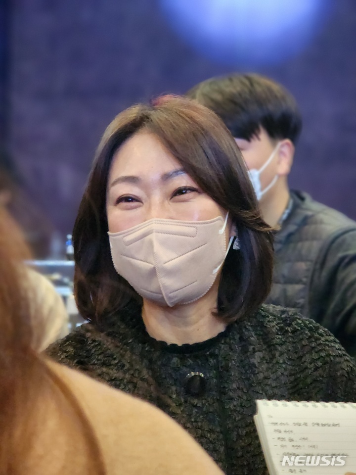 [서울=뉴시스]김주희 기자 = 키움 히어로즈 이정후의 어머니 정연희씨. 