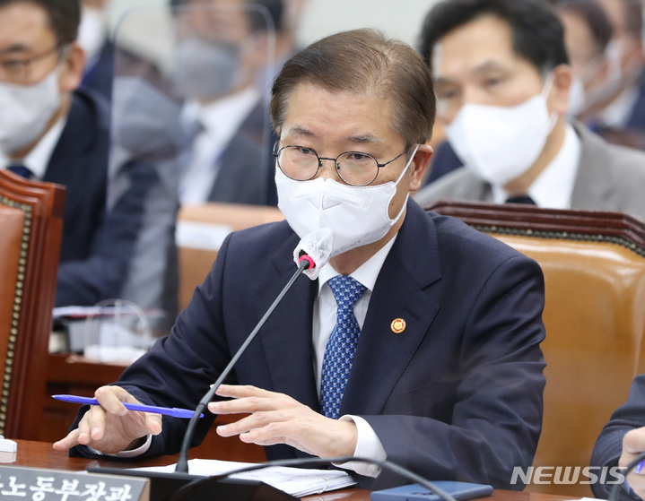 [서울=뉴시스] 전진환 기자 = 이정식 고용노동부장관. 2022.11.17 amin2@newsis.com