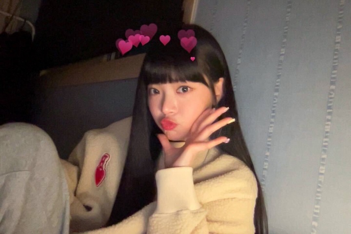 [서울=뉴시스] '르세라핌 홍은채'. 2022.11.18. (사진=르세라핌 공식 SNS 제공) photo@newsis.com *재판매 및 DB 금지 *재판매 및 DB 금지