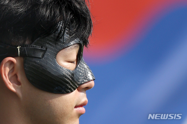 [도하(카타르)=뉴시스] 조성우 기자 = 대한민국 축구대표팀 손흥민이 19일(현지시간) 오후 카타르 도하 알 에글라 트레이닝센터에서 훈련을 하고 있다. 2022.11.19. xconfind@newsis.com