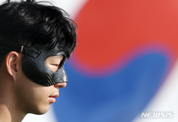 [도하(카타르)=뉴시스] 조성우 기자 = 대한민국 축구대표팀 손흥민이 19일(현지시간) 오후 카타르 도하 알 에글라 트레이닝센터에서 훈련을 하고 있다. 2022.11.19. xconfind@newsis.com