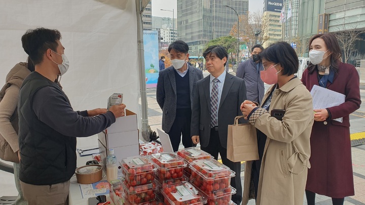 [전주=뉴시스] 전북지방우정청이 서울 청계광장에서 진행중인 우체국쇼핑과 함께하는 청년마켓. *재판매 및 DB 금지