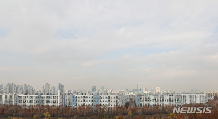 [서울=뉴시스] 권창회 기자 = 서울 강남구 미도아파트 전경. 2022.11.21. kch0523@newsis.com