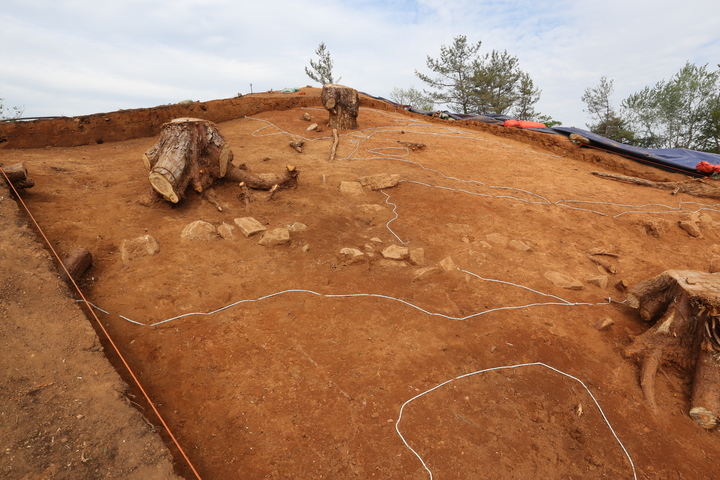 [서울=뉴시스] 함평 마산리 표산고분군 1호분 분구 즙석시설 (사진=문화재청 제공) 2022.11.22. photo@newsis.com *재판매 및 DB 금지