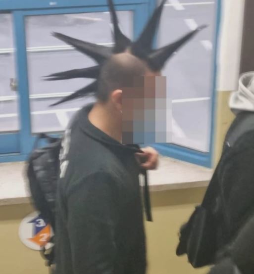 수능 당일 '성게 머리'를 하고 온 수험생. 사진 온라인 커뮤니티 *재판매 및 DB 금지