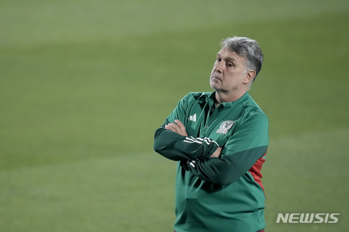 [카타르=AP/뉴시스]헤라르도 마르티노 멕시코 축구대표팀 감독. 2022.11.22.